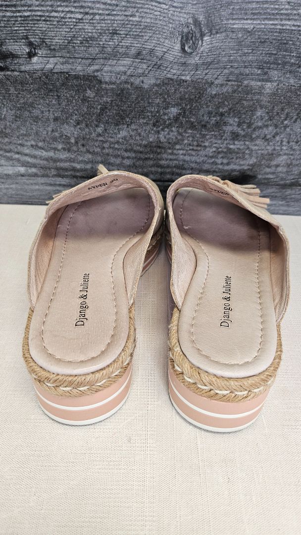 Django & Juliette Nude Leather Slide (38)