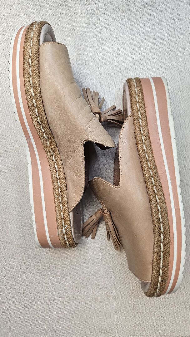 Django & Juliette Nude Leather Slide (38)