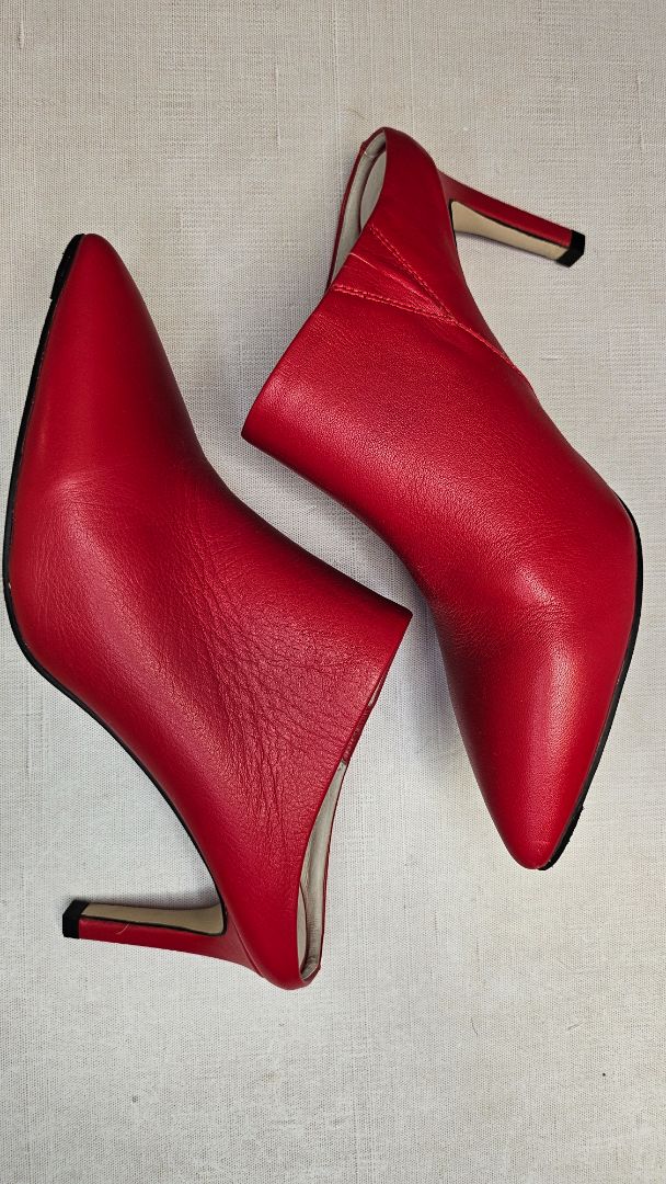 Kathryn Wilson Red Pointed Slides (38)