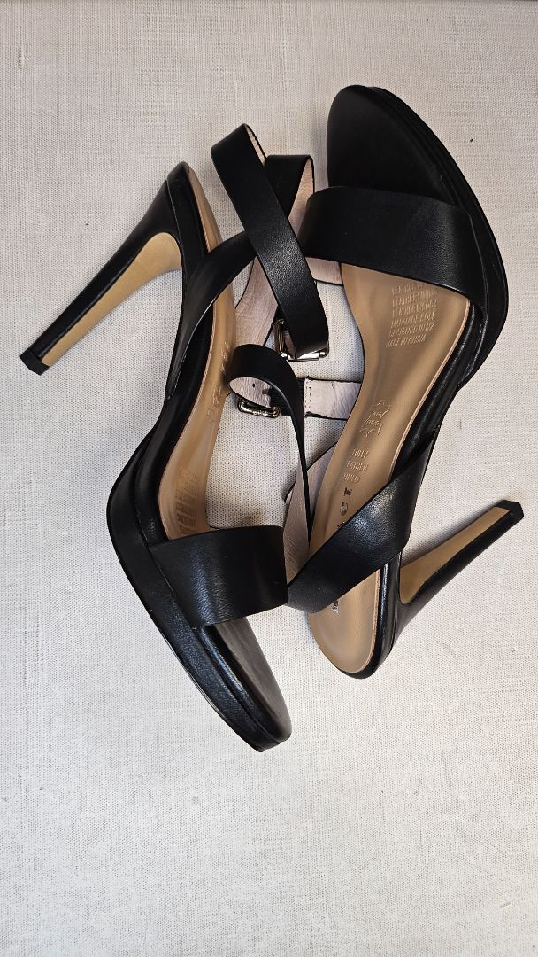 Mi Piaci Black Strappy Heel (38)