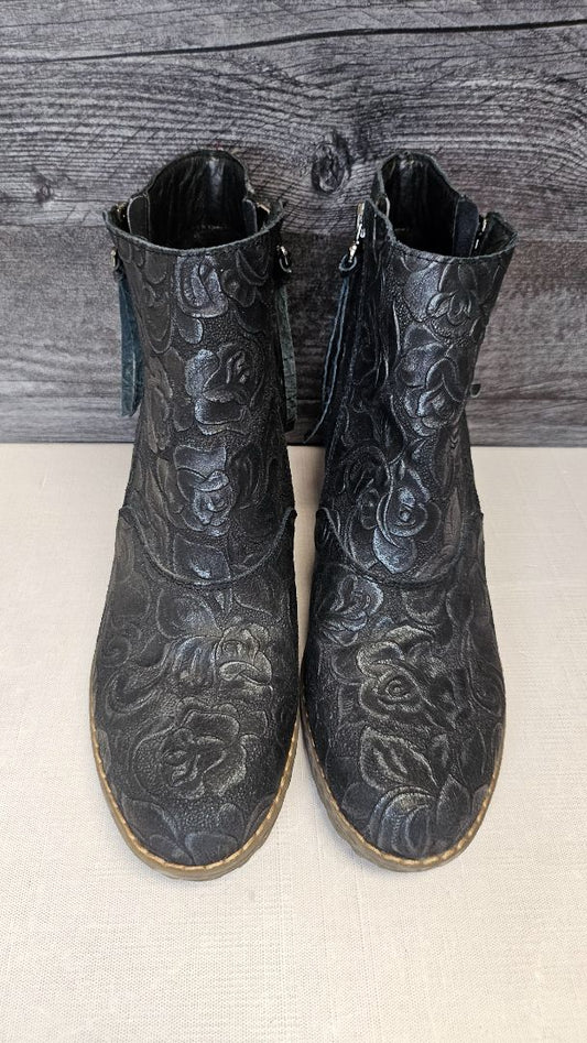 Chassure Charcoal Grey Embossed Floral Boot New (39)