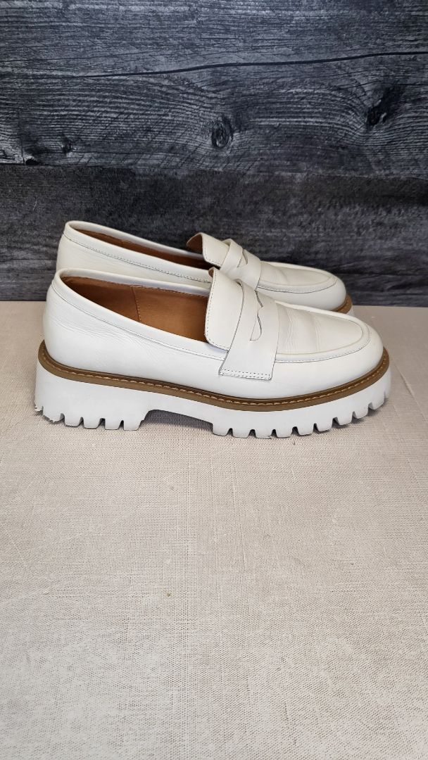 Charlie Rose Cream Leather Loafer (38)