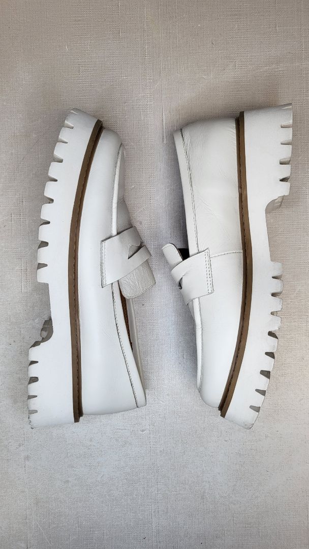 Charlie Rose Cream Leather Loafer (38)