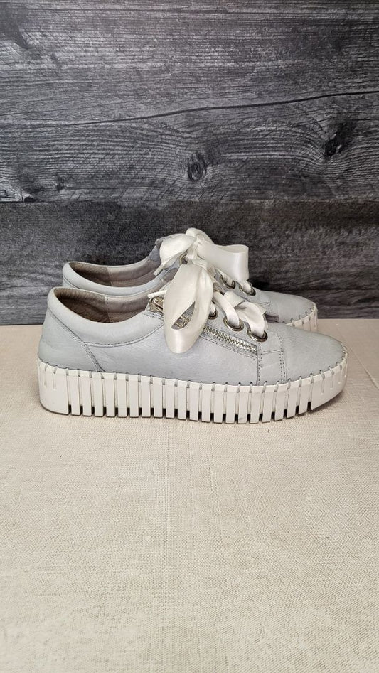 Django & Juliette Pale Blue Platform Sneaker (37)