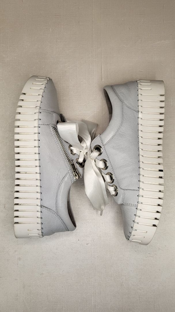 Django & Juliette Pale Blue Platform Sneaker (37)