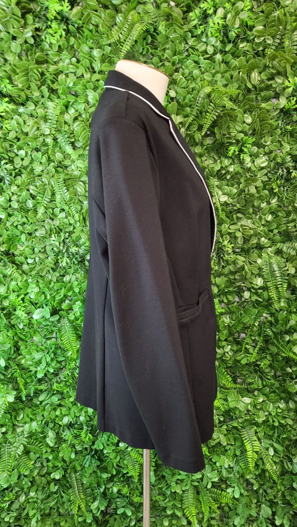 Betty Basics Black Blazer (12)
