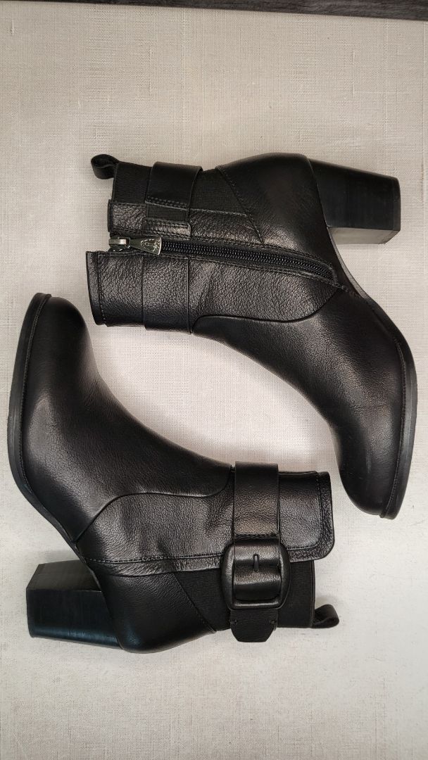 Hush Puppies Black Saturn Ankle Boot (6.5)