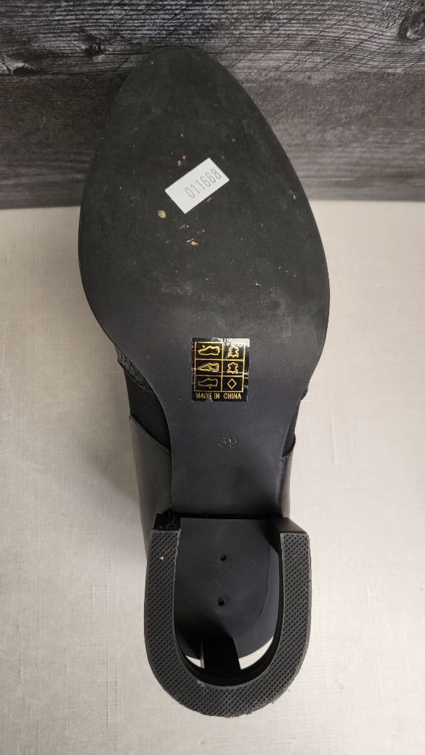 Charlie Rose Black Ankle Boot (39)