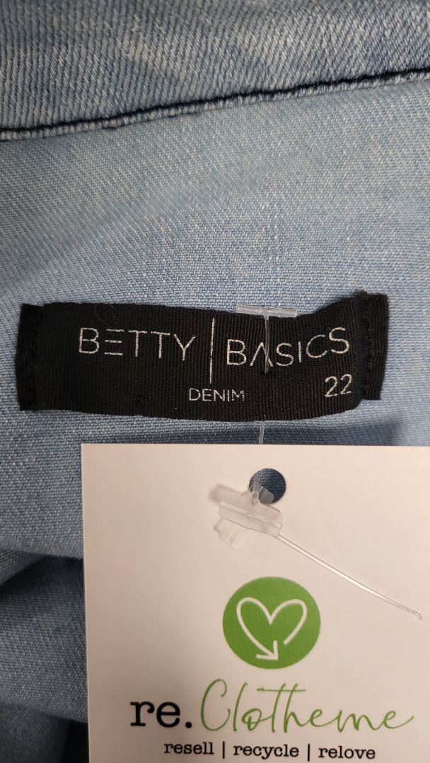Betty Basics Washed Denim Denim Shacket (22)