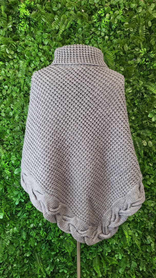 Max Grey Knit Poncho (12)