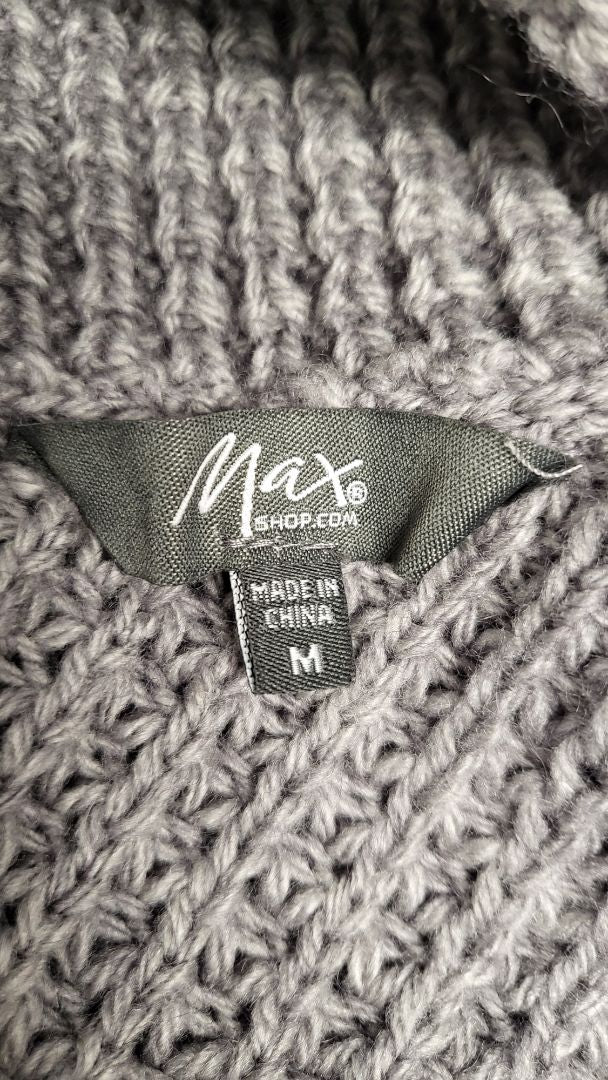 Max Grey Knit Poncho (12)