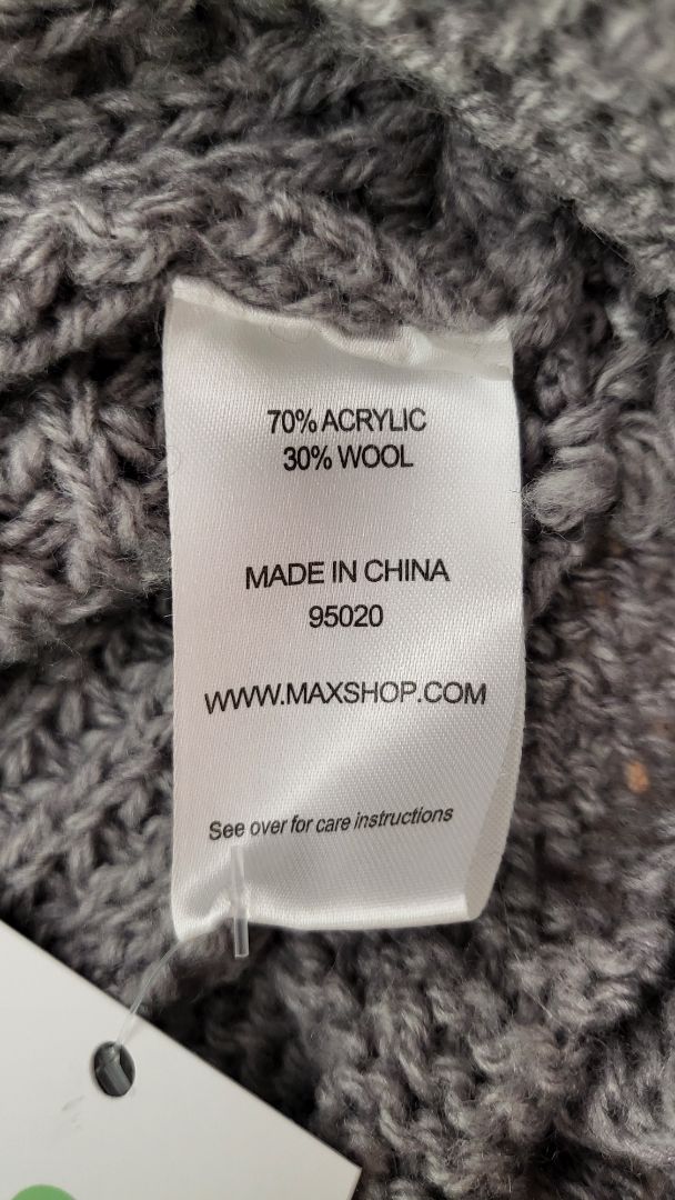 Max Grey Knit Poncho (12)