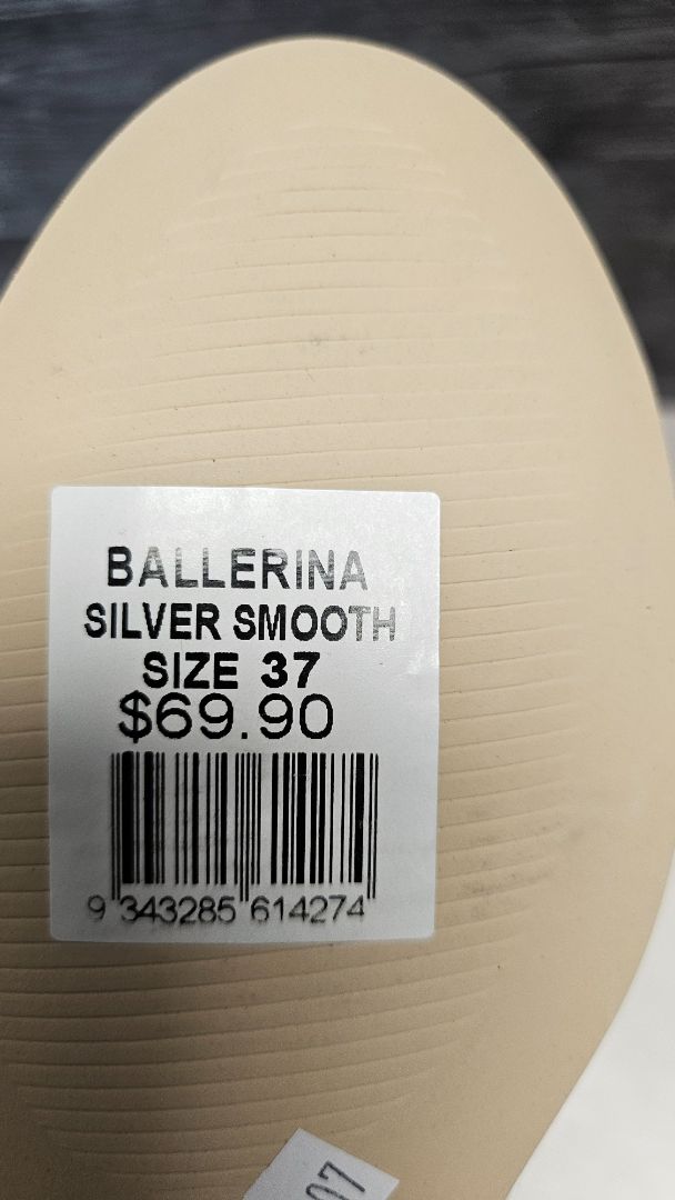 Verali Silver Ballet Flats NEW (37)