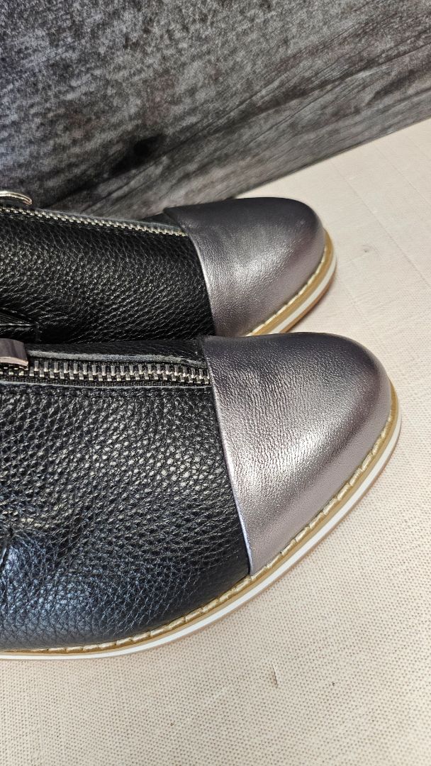 Isabella Anselmi Silver/Black Zip Flats New (37)