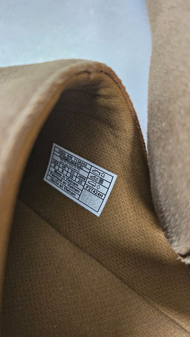 UGG Tan GoldenStar Clog (39)