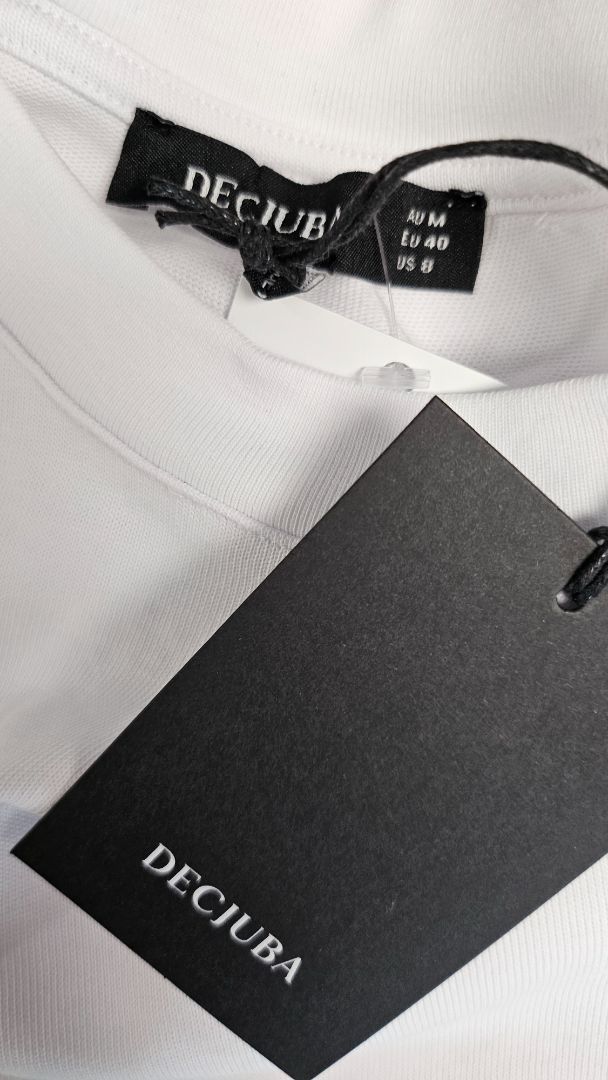 Decjuba White Fitted Waist Tee BNWT (12)
