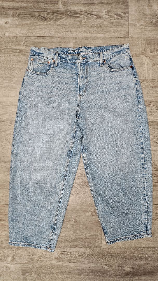 American Eagle Washed Barrel Jean (16)
