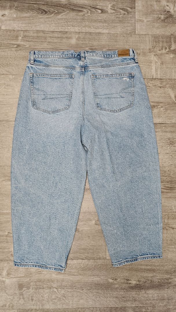 American Eagle Washed Barrel Jean (16)