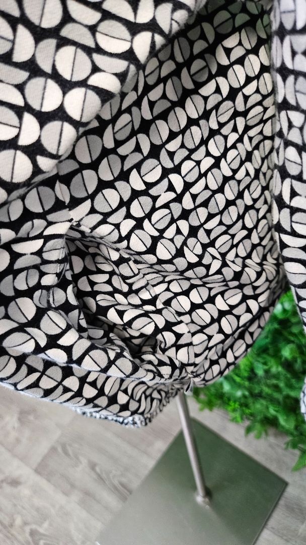 Home-Lee Print Print Hoodie (18)