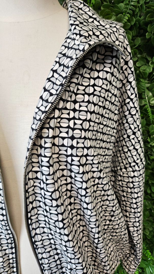 Home-Lee Print Print Hoodie (18)