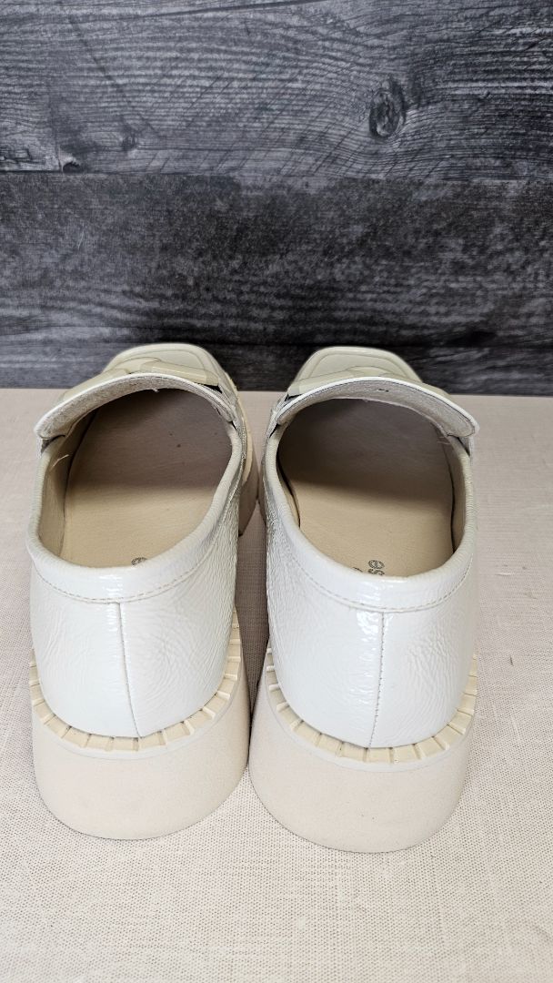 Charlie Rose Cream Charlotte Loafer NEW (38)