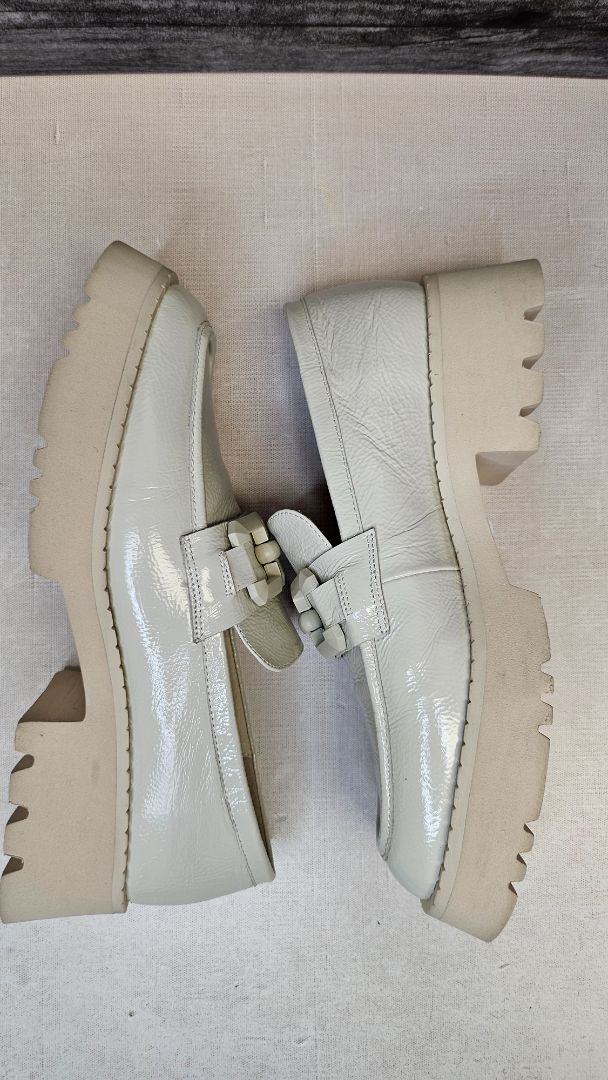 Charlie Rose Cream Charlotte Loafer NEW (38)