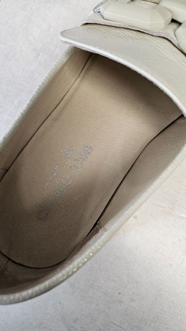 Charlie Rose Cream Charlotte Loafer NEW (38)