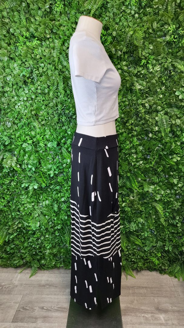 Pretty Basics Black/White Midi Skirt (12)