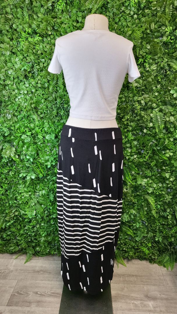 Pretty Basics Black/White Midi Skirt (12)