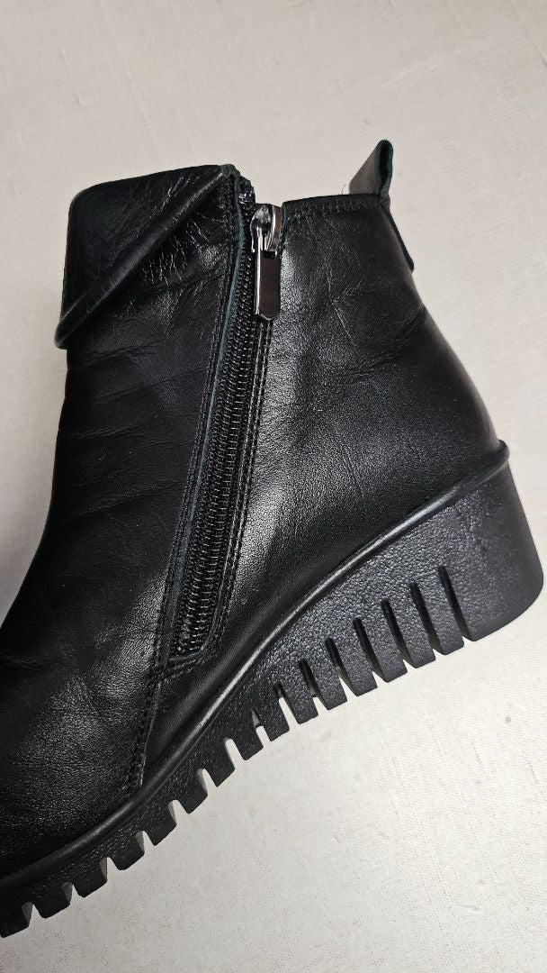 Sala Black Wedge Boot (37)