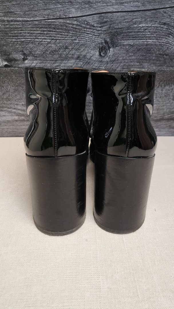 Robert Clergerie Black Patent Boot (40)