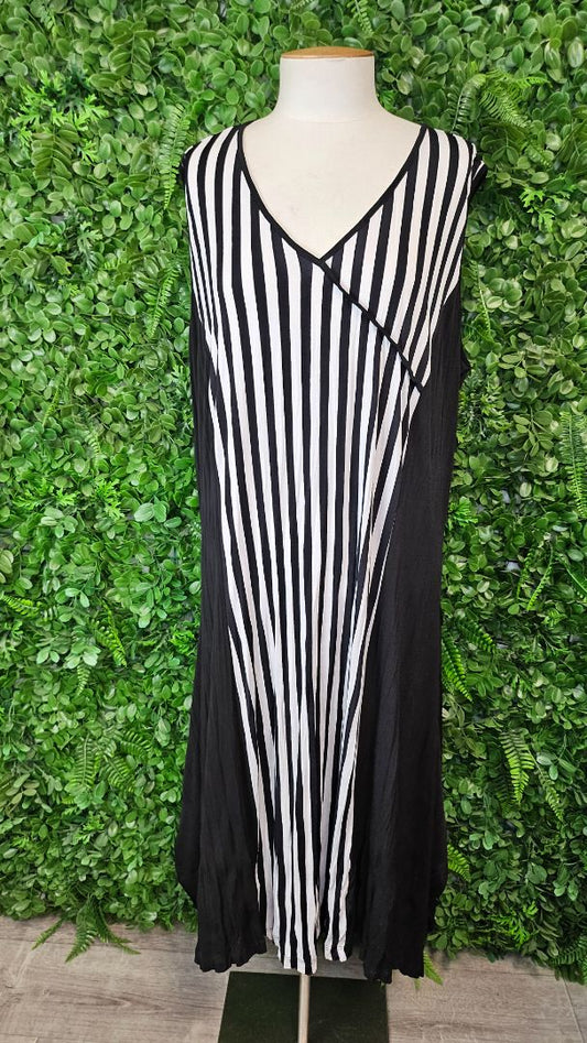Ts Black/White Contrast Dress (18)