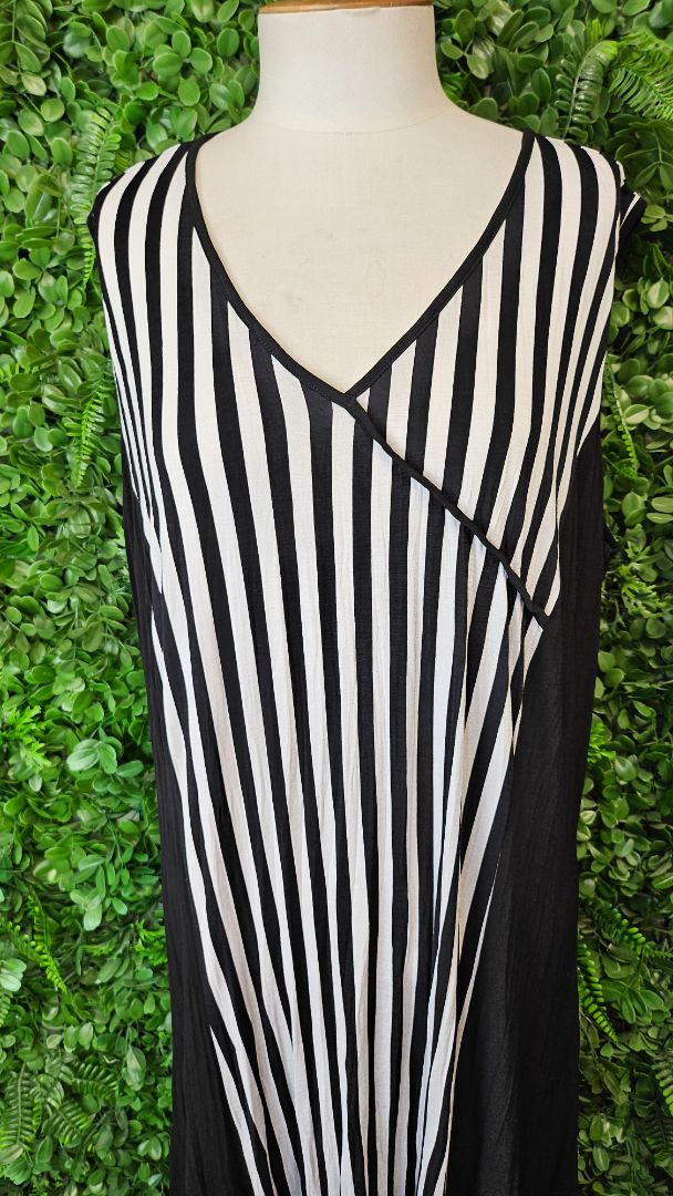 Ts Black/White Contrast Dress (18)