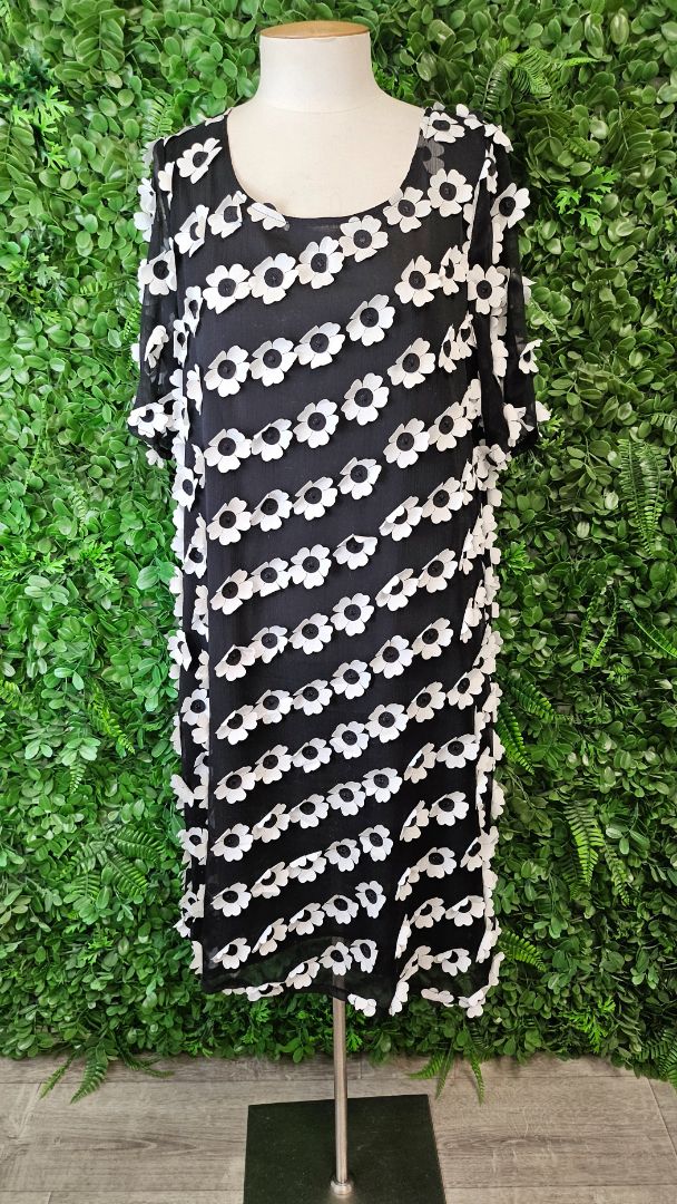 Lemon Tree Black/White 3D Flower Dress (14)
