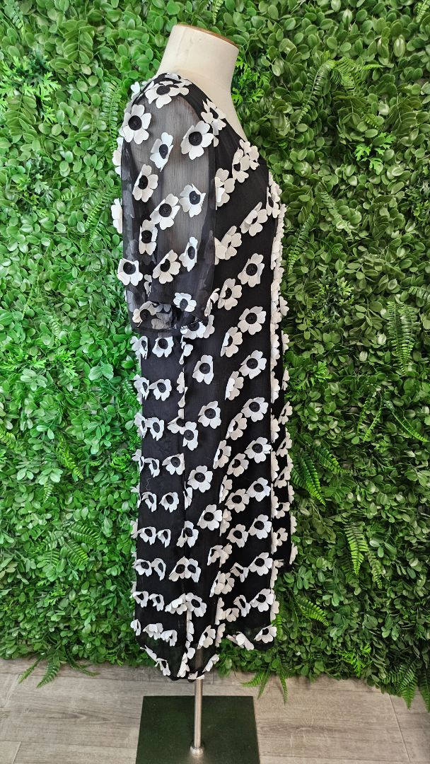 Lemon Tree Black/White 3D Flower Dress (14)