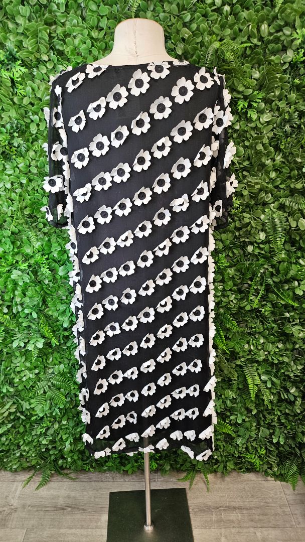 Lemon Tree Black/White 3D Flower Dress (14)