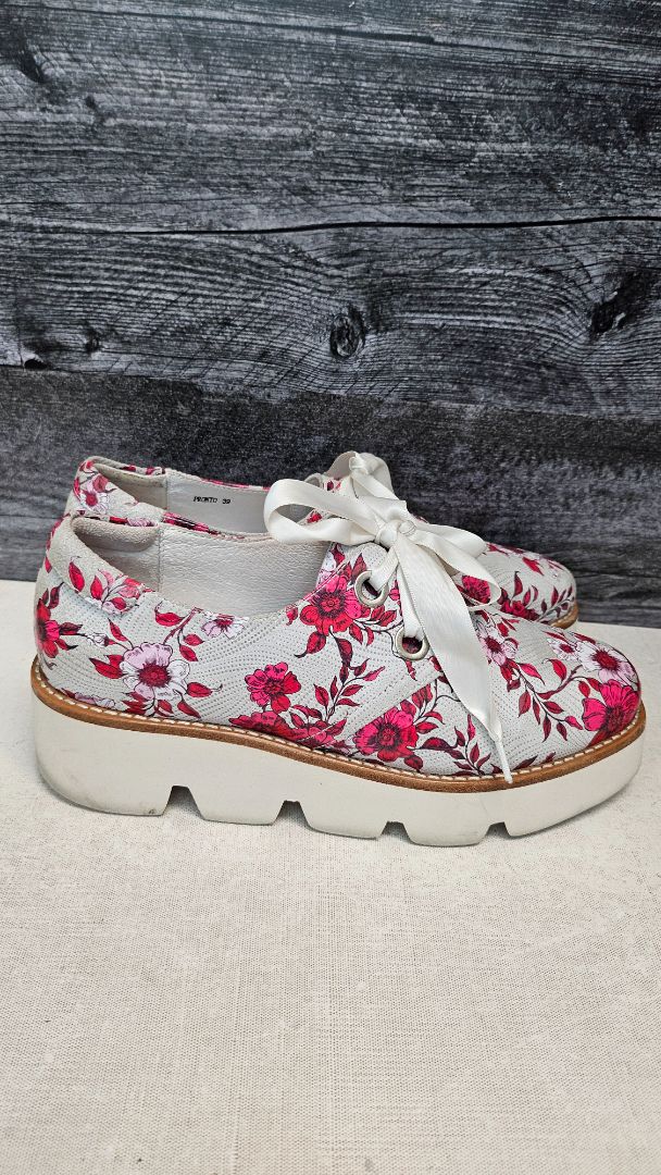 Bresley Floral Pronto Lace Up (39)