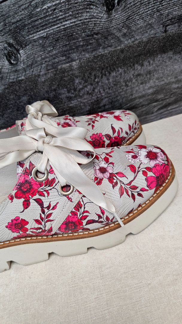 Bresley Floral Pronto Lace Up (39)