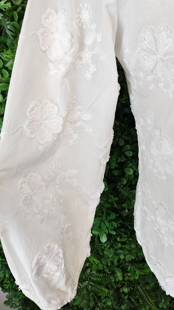 Stella + Gemma White Applique Top (8)