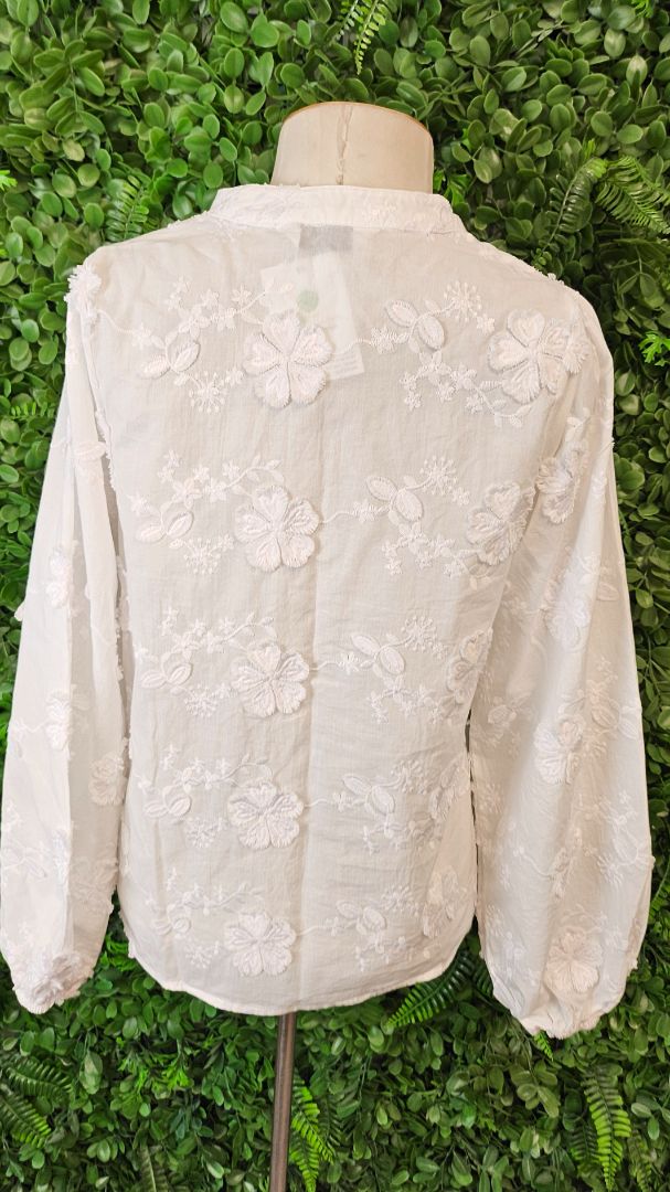 Stella + Gemma White Applique Top (8)