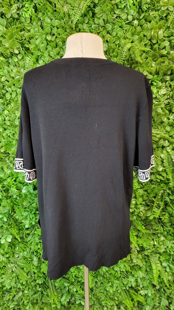 Decjuba Black Logo Top (16)