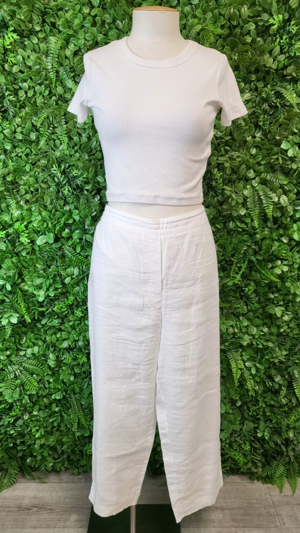 Jacqui-E White Linen 3/4 Pants (18)