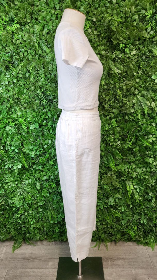 Jacqui-E White Linen 3/4 Pants (18)