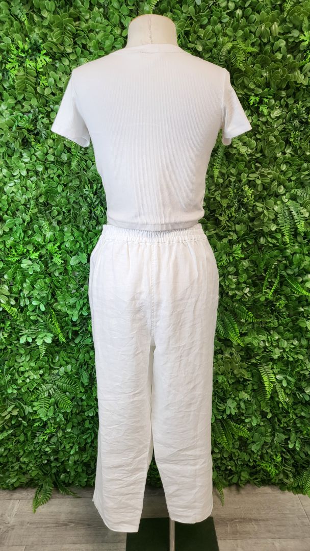 Jacqui-E White Linen 3/4 Pants (18)