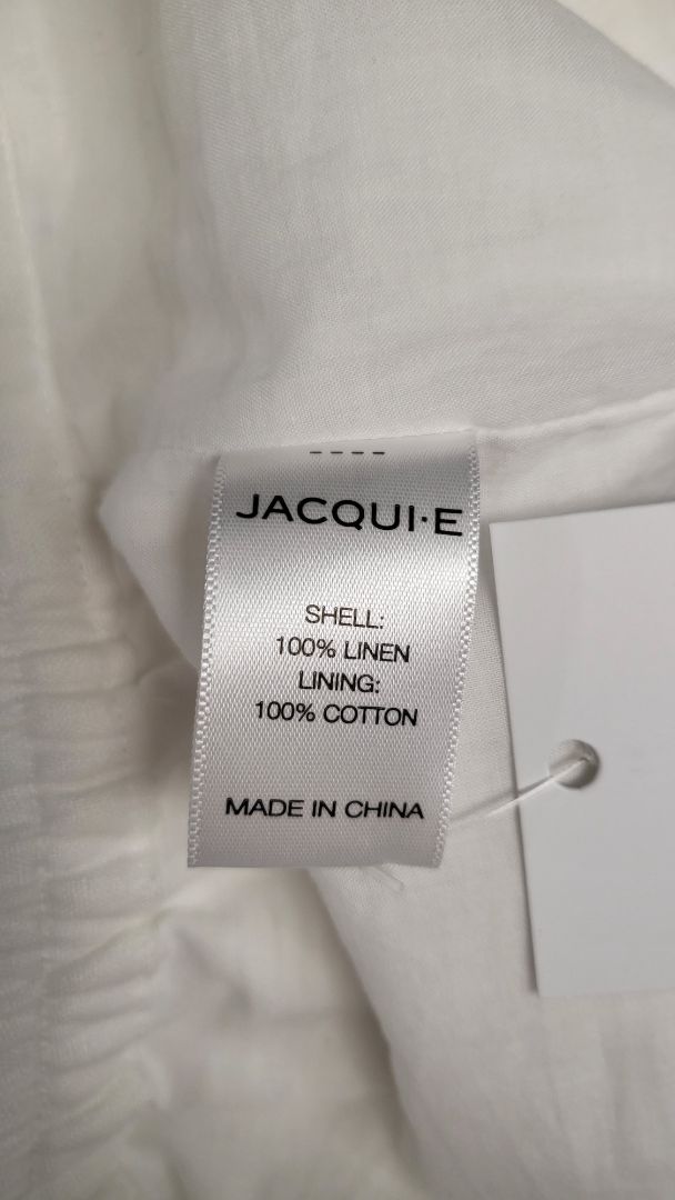 Jacqui-E White Linen 3/4 Pants (18)