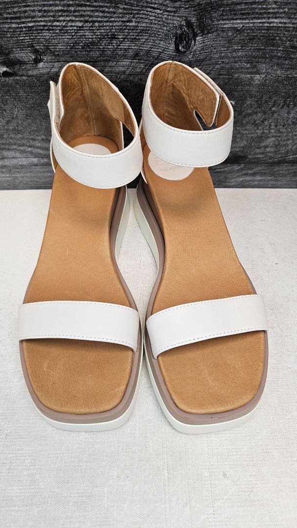 EOS Cream Strap Wedge Sandal NEW (41)