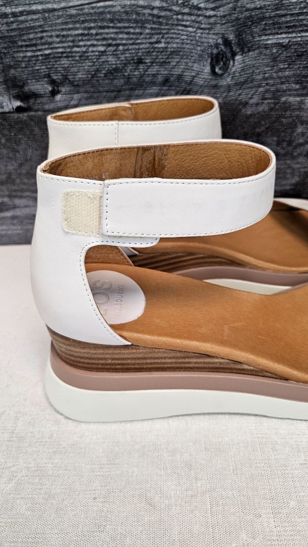 EOS Cream Strap Wedge Sandal NEW (41)