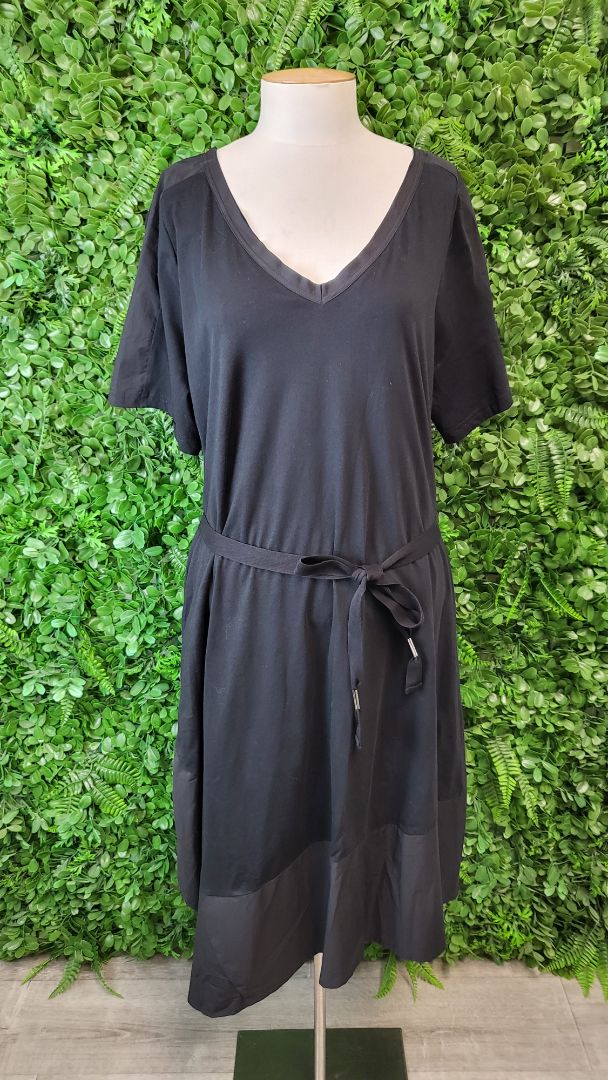 Taylor Black Associate Dress BNWT (14-16)