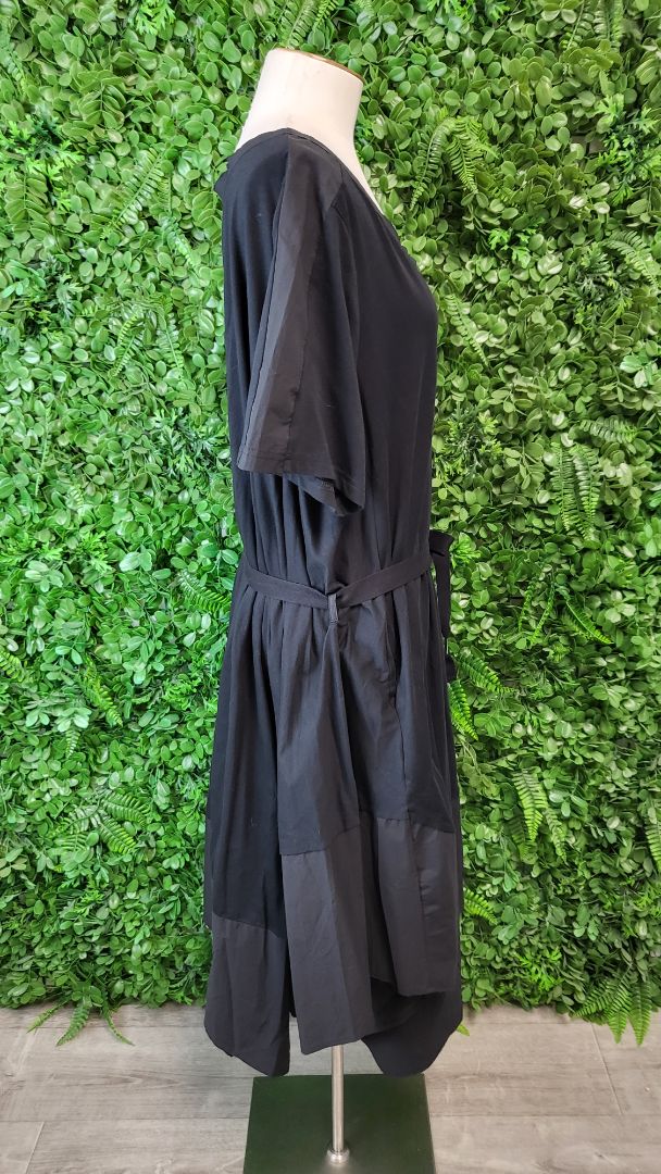 Taylor Black Associate Dress BNWT (14-16)