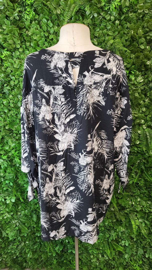 Lemon Tree Black/White Tie Top (20)